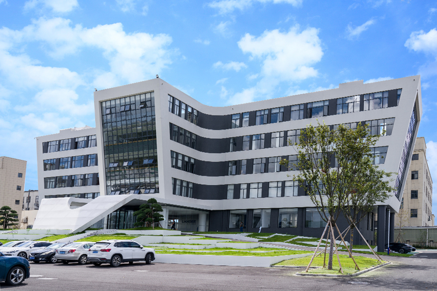 المصنع الخارجي